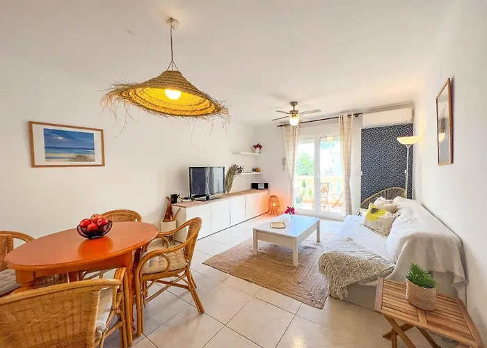 Daire Residencial La Giralda Iii By Carlosferien